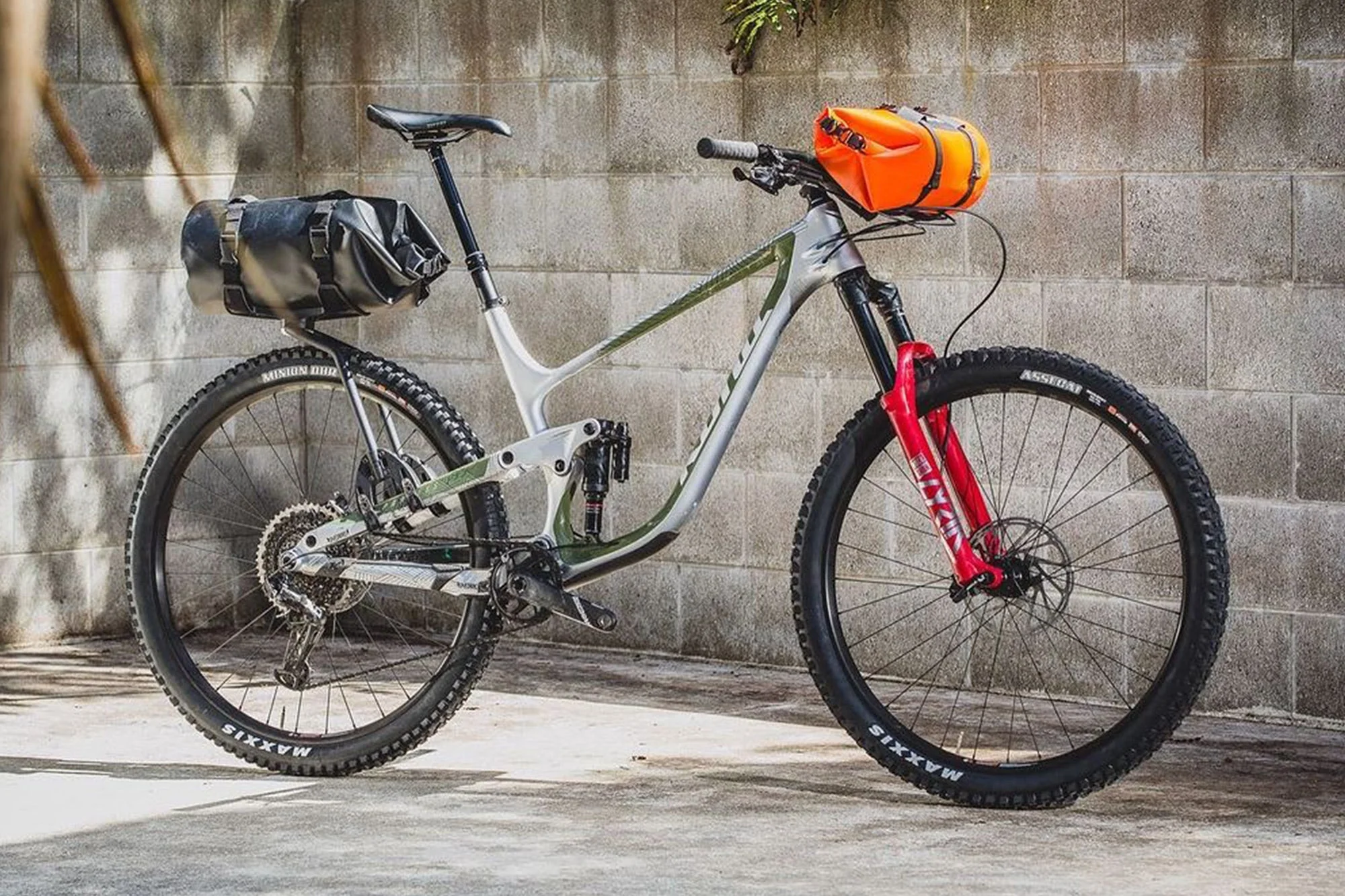 Spider Handlebar Cradle & 8L Dry Bag Combo - Image 14